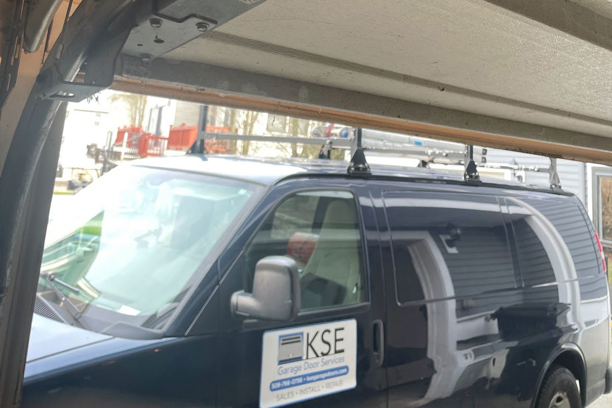 Residential-garage-door-repair-around-millbury