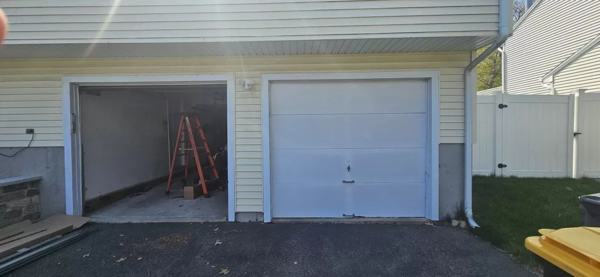imageye___-_imgi_19_20250424_141603-1 garage door repair Framingham